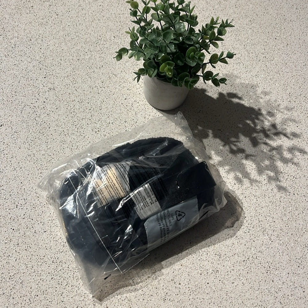 Lululemon Limited Edition Everywhere Belt Bag 1L *Fleece Black Sherpa - Picture 12 of 16